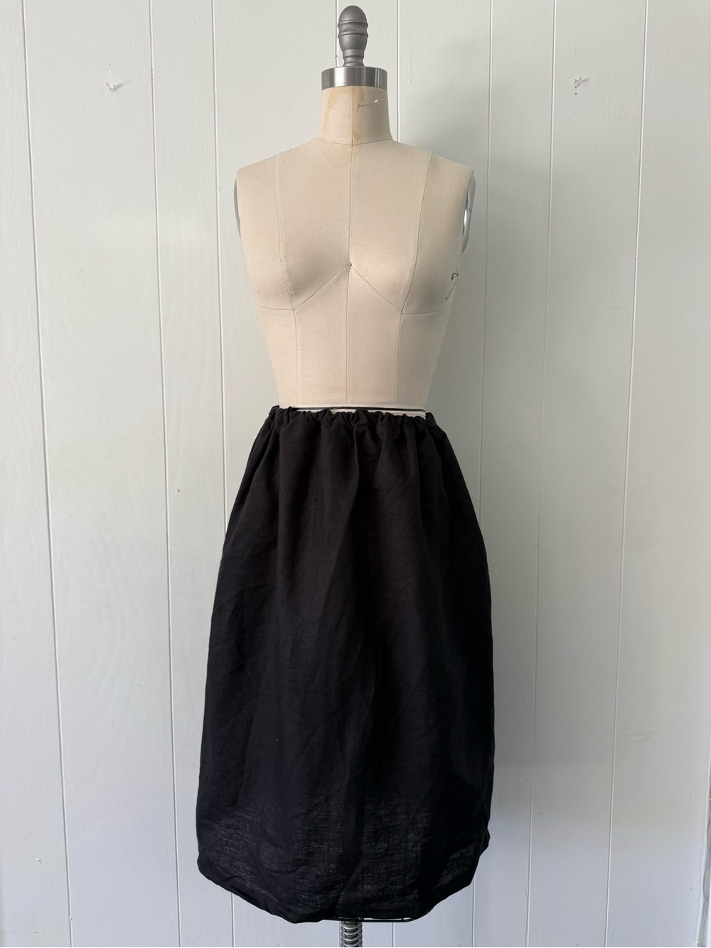 Women's Black Elastic Waist Midi Skirt